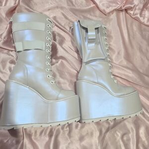 YRU White Pearl Dune Desert Boots